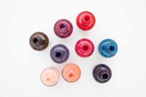 où jeter le vernis à ongles